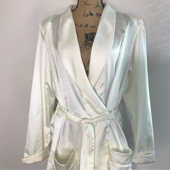 Vtg Victoria's Secret Gold Crown Label Satin Robe w/ belt Size Large Ivory 70s - Picture 3 of 13